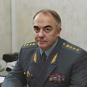 1. и 4. Калинин Юрий Иванович Начальник ГУИН МВД России с 1992 г. по 1997 г. и Директор ФСИН России с 2004 г. по 2009 г.